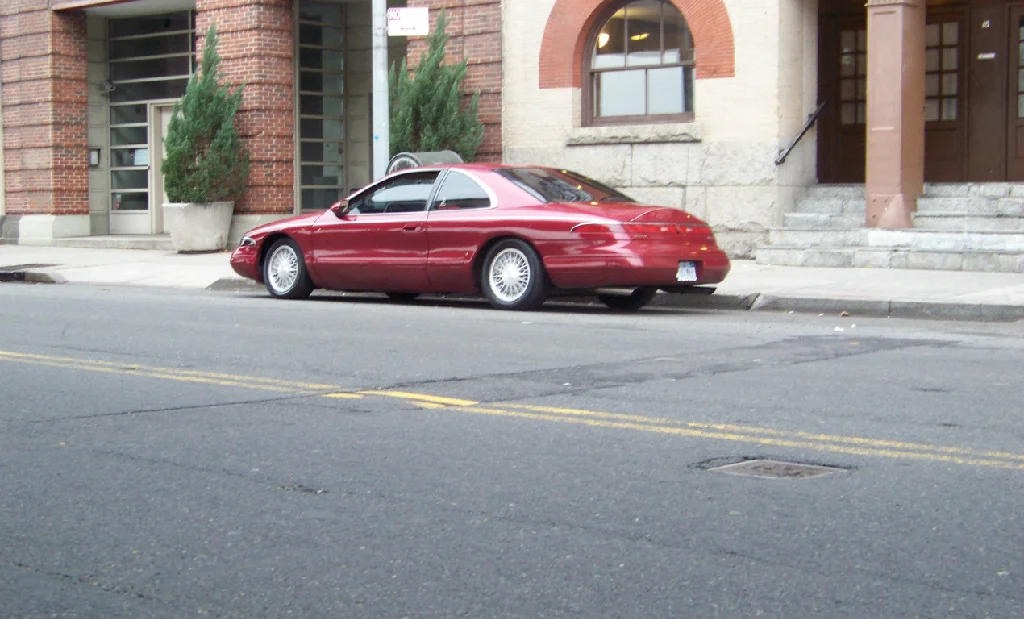 Member Lincoln Mark VIII