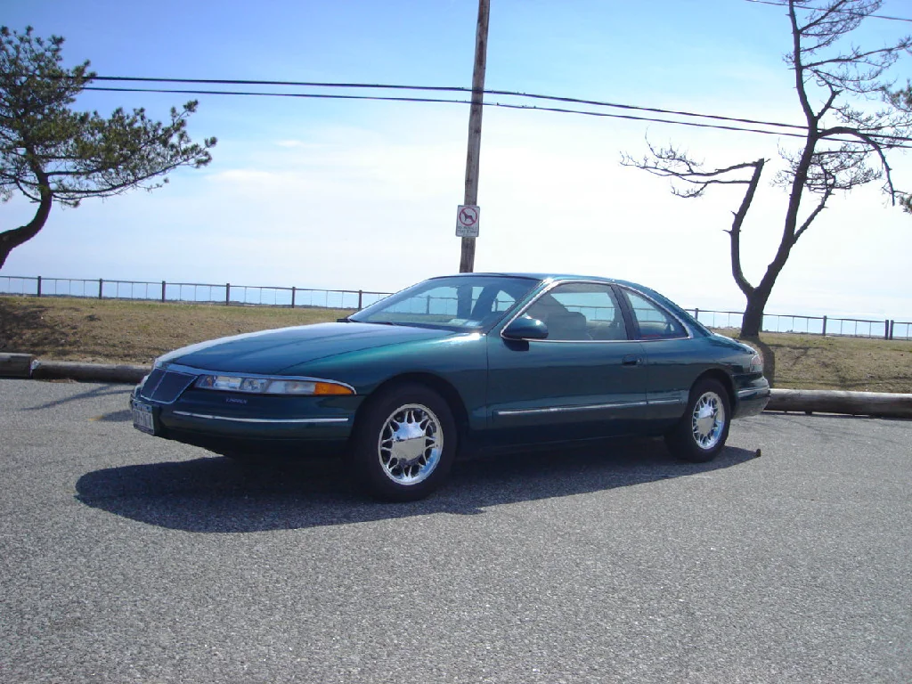 Member Lincoln Mark VIII